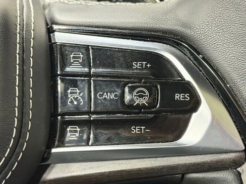 Used 2023 Jeep Grand Cherokee Overland w/ Advanced Protech Group III image 23