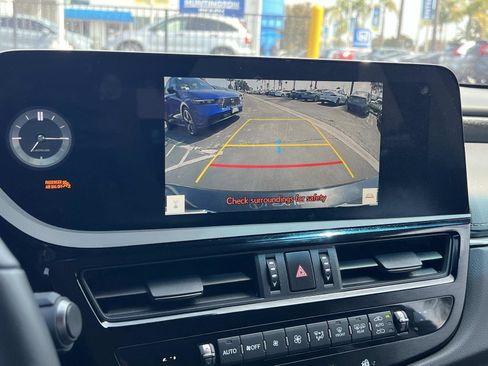 Used 2025 Lexus ES 300h w/ Premium Package FWD image 14