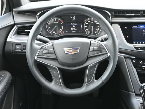 Certified 2025 Cadillac XT5 Luxury FWD image 11
