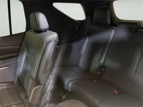 Used 2025 Chevrolet Traverse LT FWD image 27
