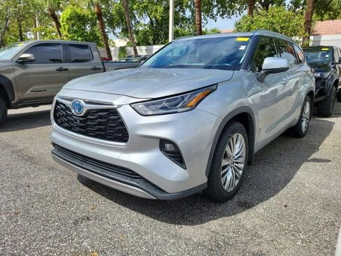 Used 2022 Toyota Highlander Platinum image 3