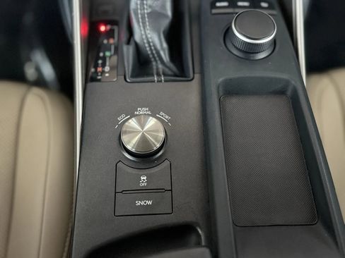 Used 2017 Lexus IS 300 AWD image 39