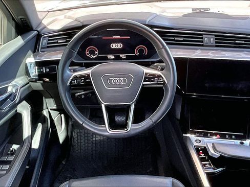 Used 2023 Audi e-tron Premium Plus w/ Premium Plus Package image 5