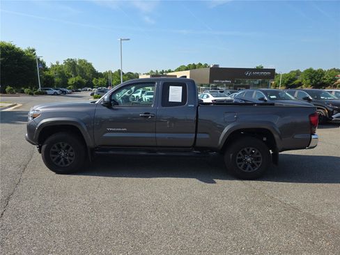 Used 2022 Toyota Tacoma SR5 w/ SR5 Appearance Package (SM) AWD/4WD image 8