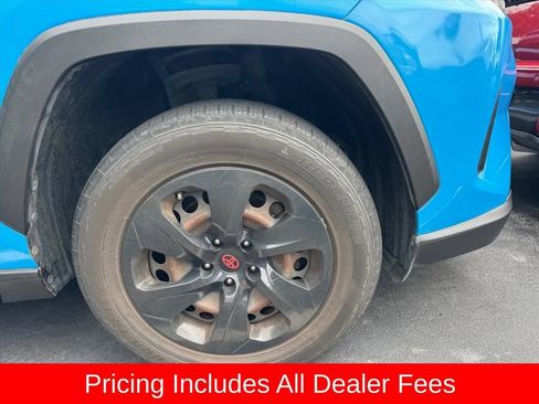Used 2019 Toyota RAV4 LE AWD/4WD image 2