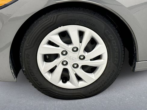 Used 2018 Hyundai Elantra SE image 20