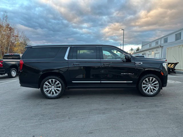 Used 2022 GMC Yukon XL Denali w/ Denali Ultimate Package AWD/4WD image 6