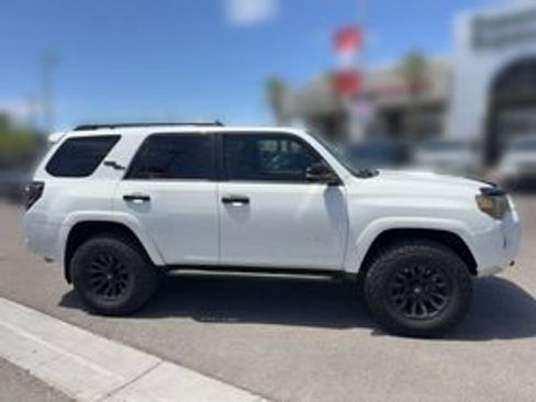 Used 2022 Toyota 4Runner TRD Off-Road Premium w/ Moonroof Package AWD/4WD image 5