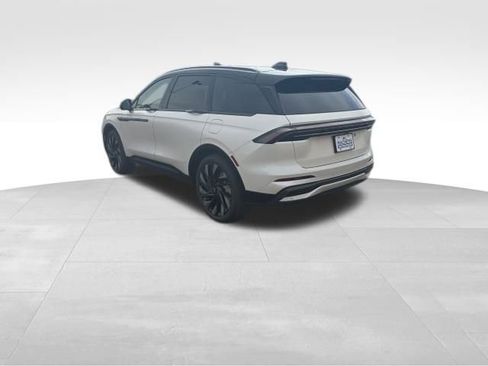 New 2026 Lincoln Nautilus Reserve w/ Jet Appearance Package image 4