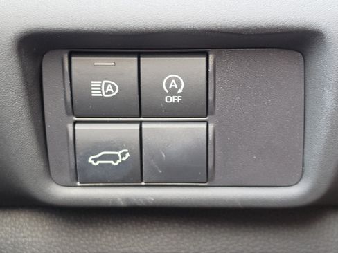 Used 2023 Toyota Highlander XLE FWD image 17