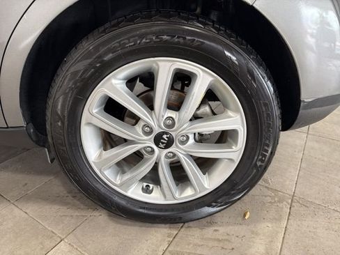 Used 2019 Kia Soul + image 9