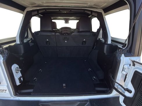 Used 2024 Jeep Wrangler Unlimited Rubicon w/ Safety Group image 15