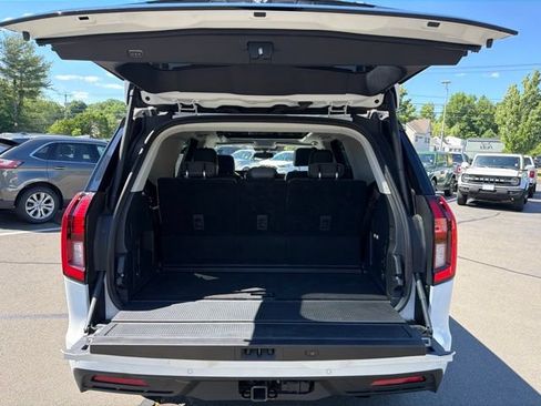 Used 2025 Ford Expedition Active AWD/4WD image 29