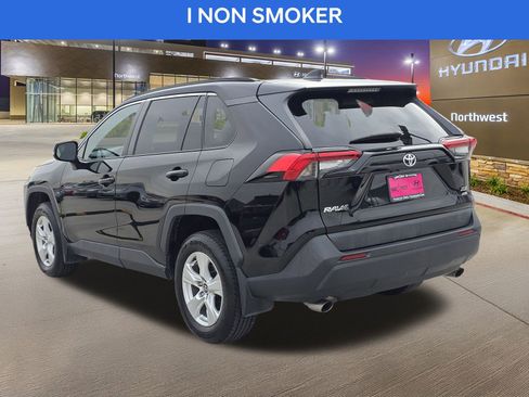 Used 2020 Toyota RAV4 XLE w/ Carpet Mat Package image 9