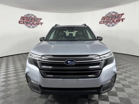 Used 2025 Subaru Forester Limited AWD/4WD image 2