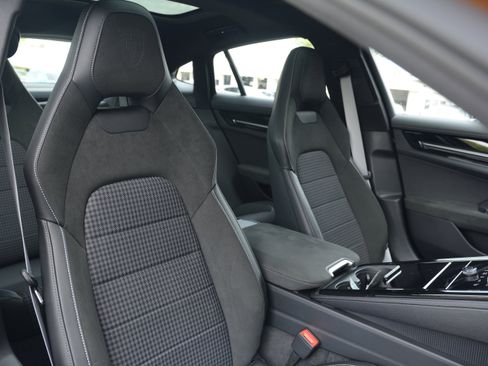 Certified 2025 Porsche Panamera 4 AWD/4WD image 33