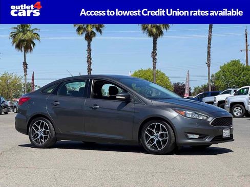 Used 2018 Ford Focus SEL FWD image 1