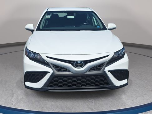 Used 2024 Toyota Camry SE FWD image 2