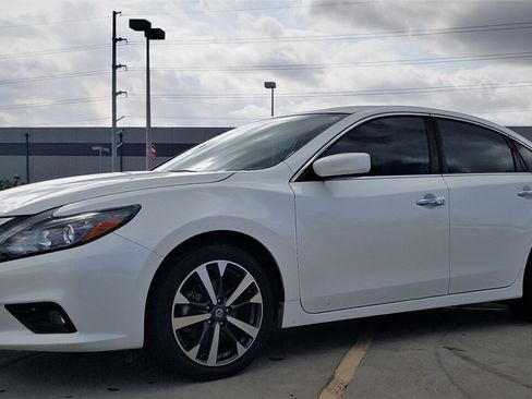 Used 2016 Nissan Altima 3.5 SR image 1