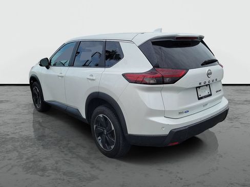 Used 2024 Nissan Rogue SV AWD/4WD image 3