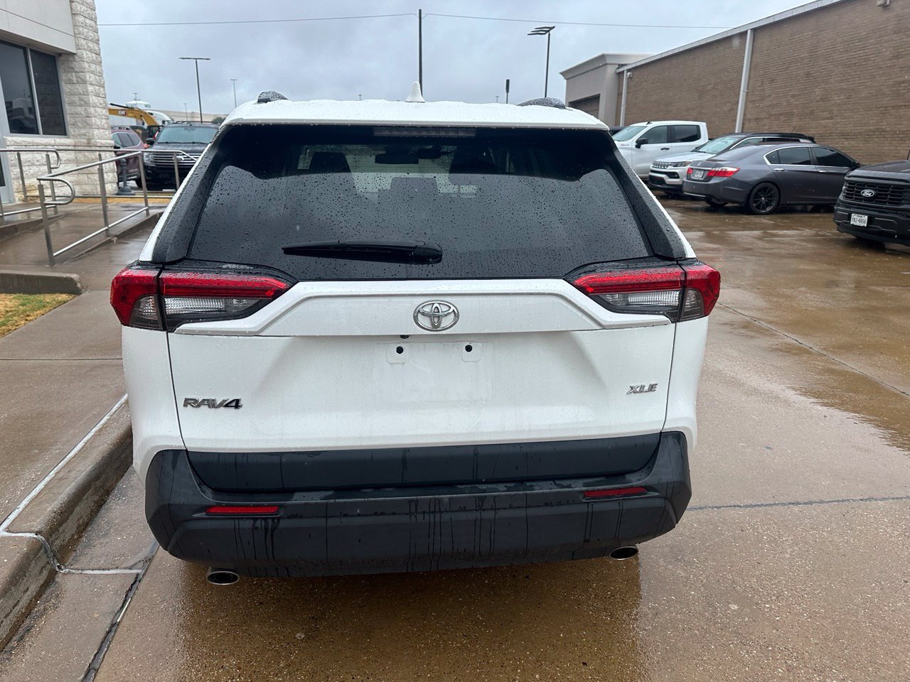 Used 2020 Toyota RAV4 XLE Premium FWD image 9