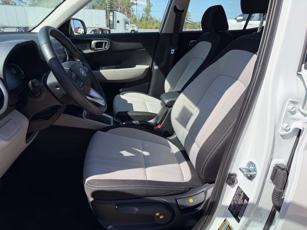Used 2026 Hyundai Venue SEL FWD image 9