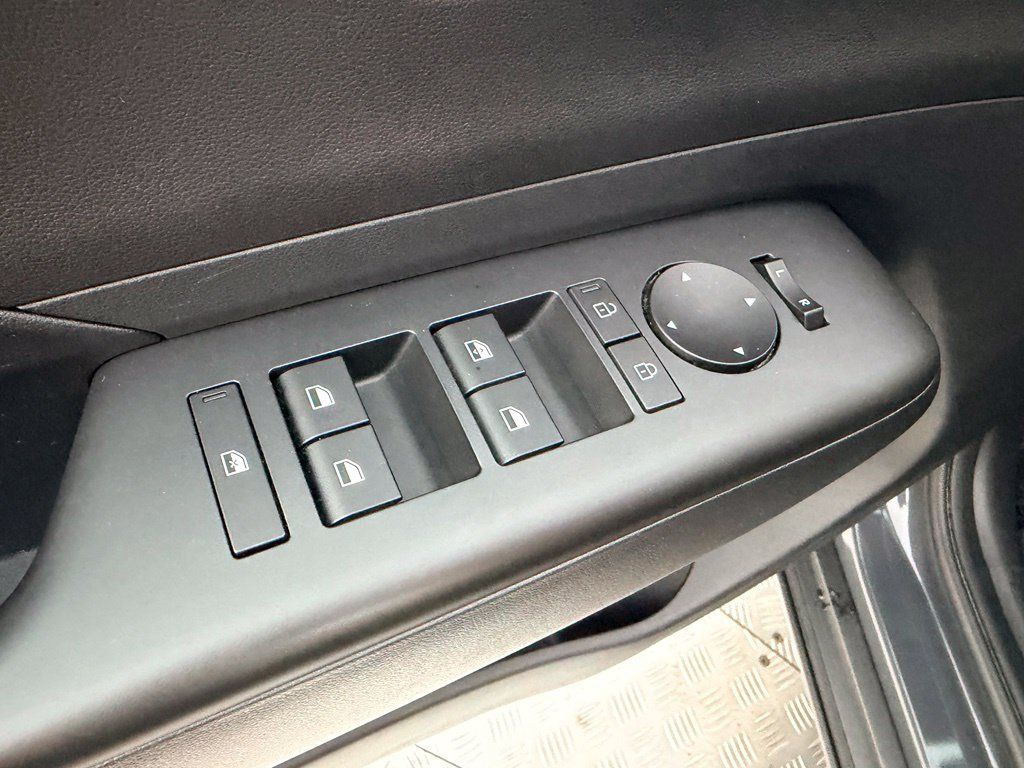Used 2024 Hyundai Kona SE AWD/4WD image 16