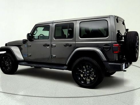 Used 2025 Jeep Wrangler Unlimited Sahara AWD/4WD image 7