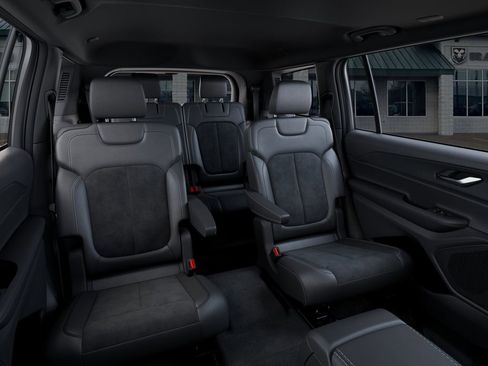 New 2025 Jeep Grand Cherokee L Altitude image 17