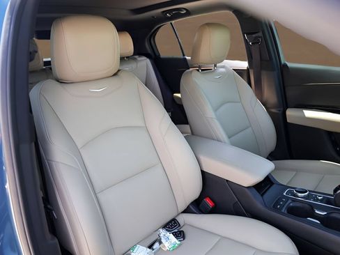 Used 2024 Cadillac XT4 Luxury w/ LPO, Floor Liner Package FWD image 30