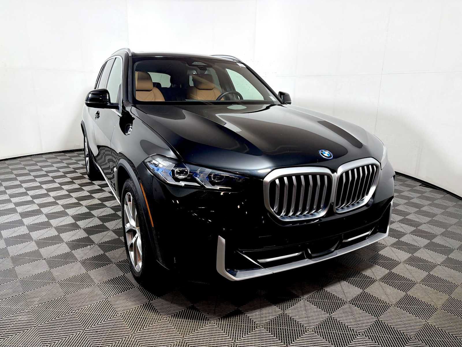 Used 2024 BMW X5 xDrive50e w/ Premium Package AWD/4WD image 2