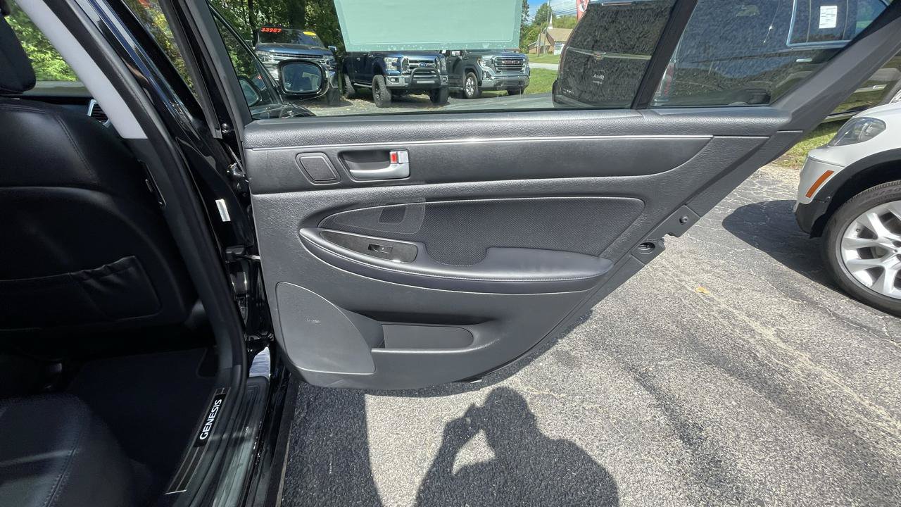 Used 2012 Hyundai Genesis 4.6 RWD image 25