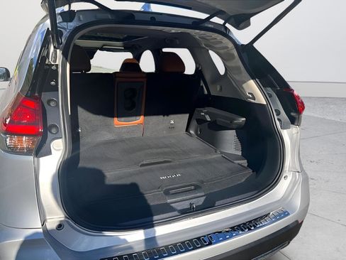 Used 2018 Nissan Rogue SL w/ Premium Package image 23