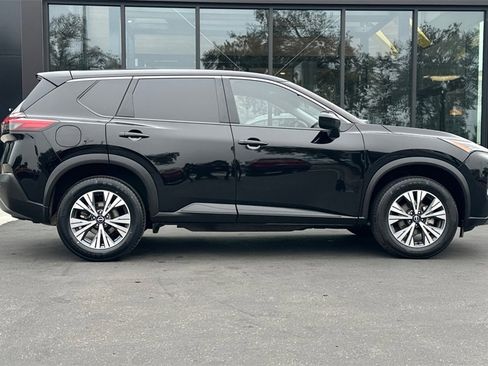 Used 2023 Nissan Rogue SV image 4