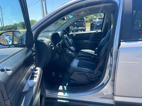 Used 2016 Jeep Compass Latitude AWD/4WD image 2