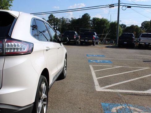 Used 2018 Ford Edge Titanium w/ Equipment Group 301A FWD image 34