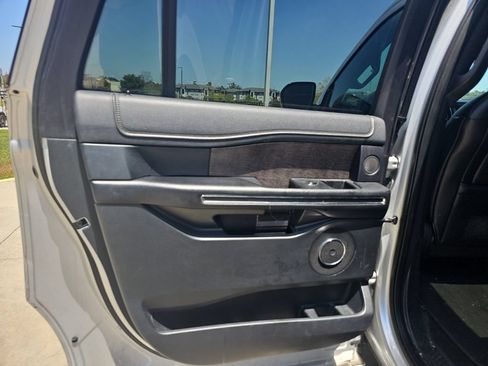 Used 2019 Ford Expedition Max Limited RWD image 17