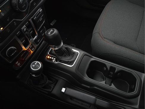 New 2026 Jeep Wrangler Unlimited Rubicon w/ Xtreme 35 Tire Package image 18