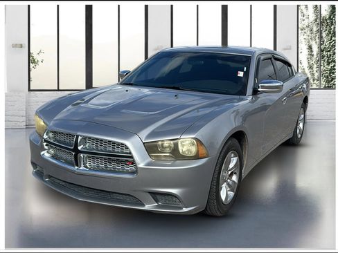 Used 2013 Dodge Charger SE RWD image 1