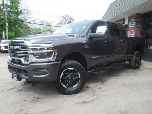 Used 2025 RAM 2500 Laramie AWD/4WD image 37