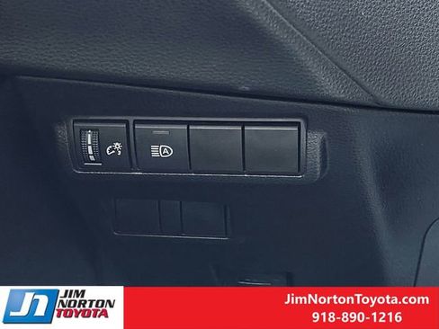 Used 2025 Toyota Corolla Cross XLE image 23