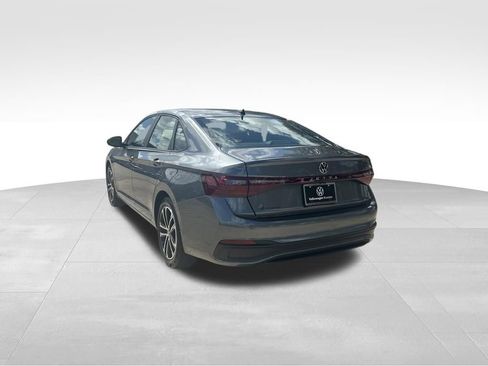 Used 2025 Volkswagen Jetta Sport image 3