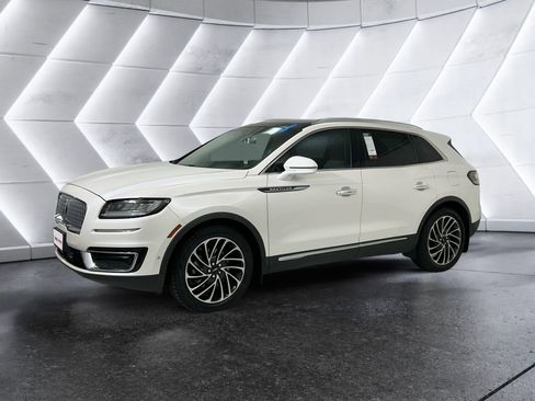 Used 2019 Lincoln Nautilus Reserve image 3