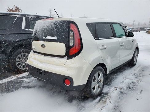 Used 2017 Kia Soul Base image 3