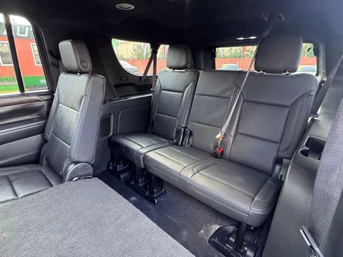 Used 2023 Chevrolet Suburban LT RWD image 10