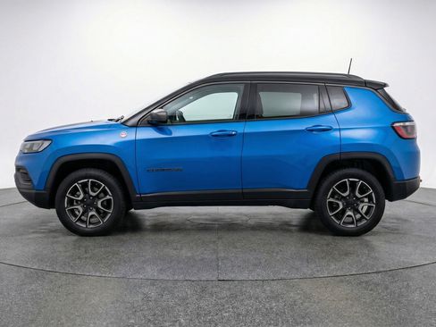 Used 2025 Jeep Compass Trailhawk AWD/4WD image 5