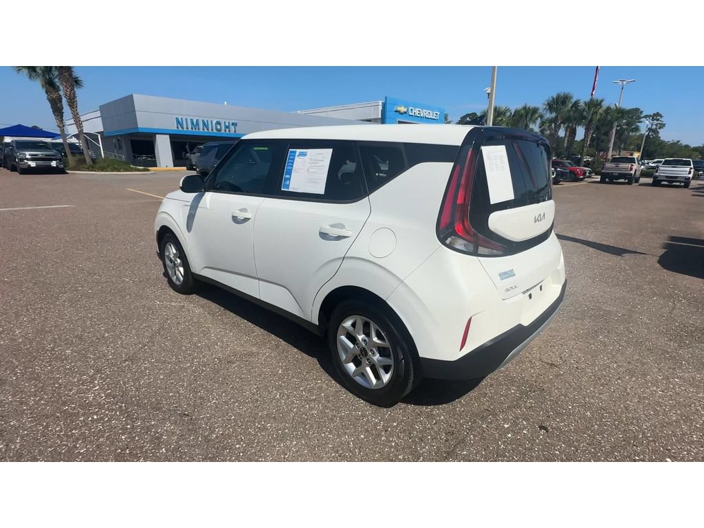 Used 2024 Kia Soul LX w/ Option Group 015 FWD image 4