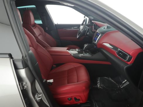 Used 2019 Maserati Levante S GranSport image 14