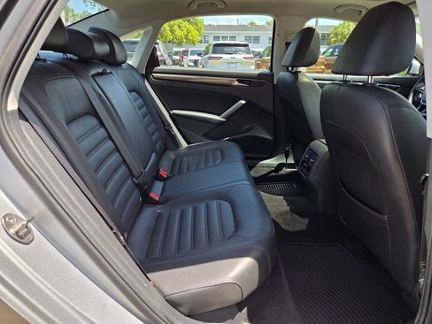 Used 2018 Volkswagen Passat 2.0T SEL Premium FWD image 17