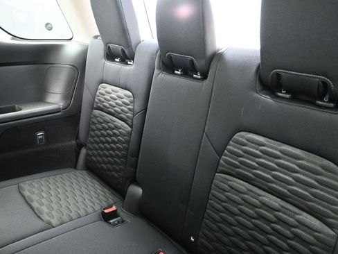 Used 2022 Nissan Pathfinder SV image 29